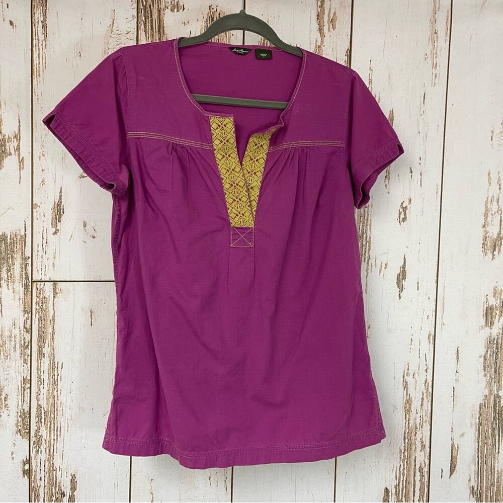 Eddie Bauer, V-Neck Blouse. Size Small. In excellent condition!